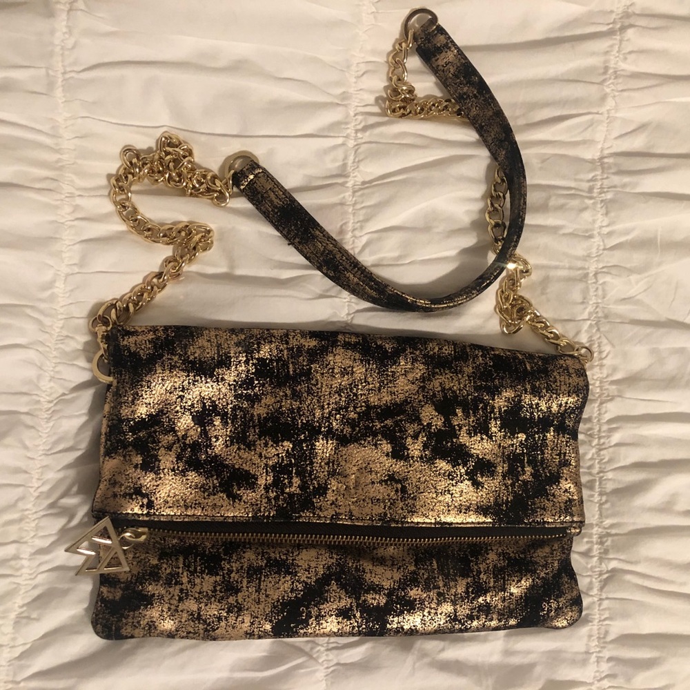 Kelly Wynne Crossbody Bag